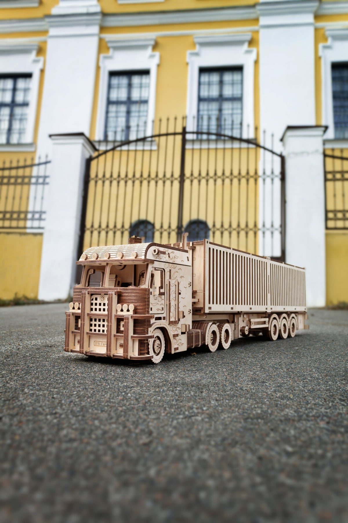 Container Semitrailer for Road King mechanical wooden model by EWA — detail view 5
