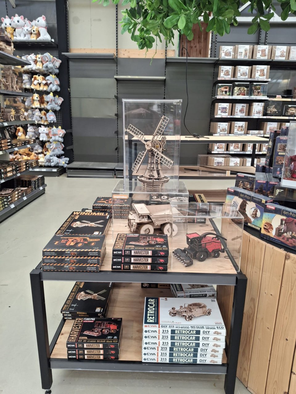 EWA retail display table